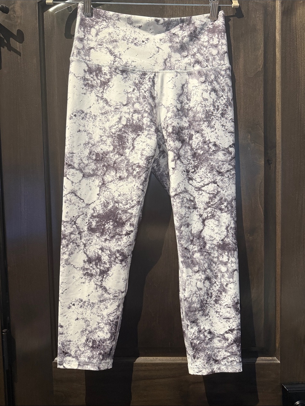 Balance Collection Marble-Effect High-Rise Capri Leggings - White & gray